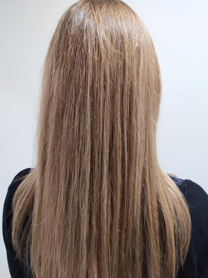 Khadi světlá blond a střední blond.